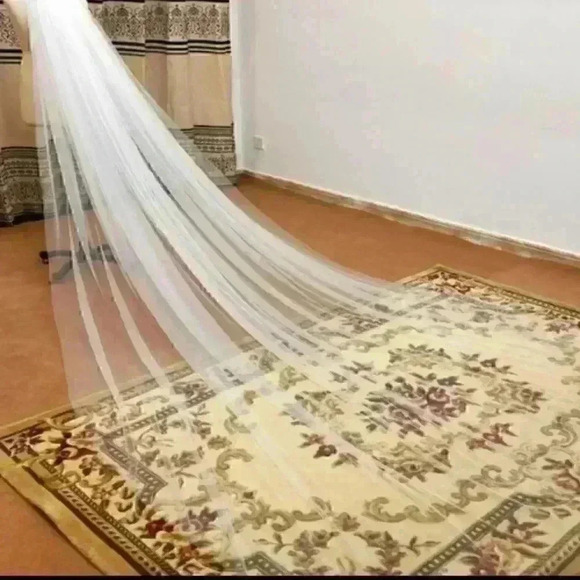 New Veils, White or Ivory - Picture 3 of 16